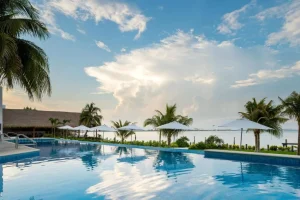 All-inclusive resort pool in Cancun for groups comparing villa and resort stays